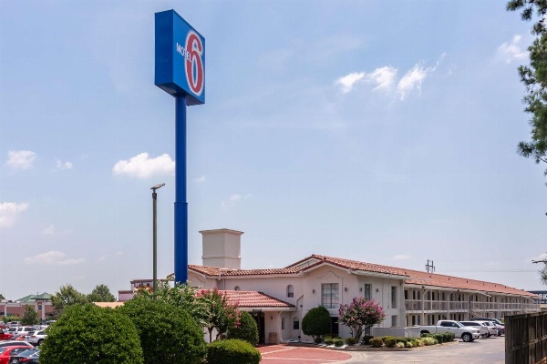 Motel 6-North Little Rock, AR - McCain image 4